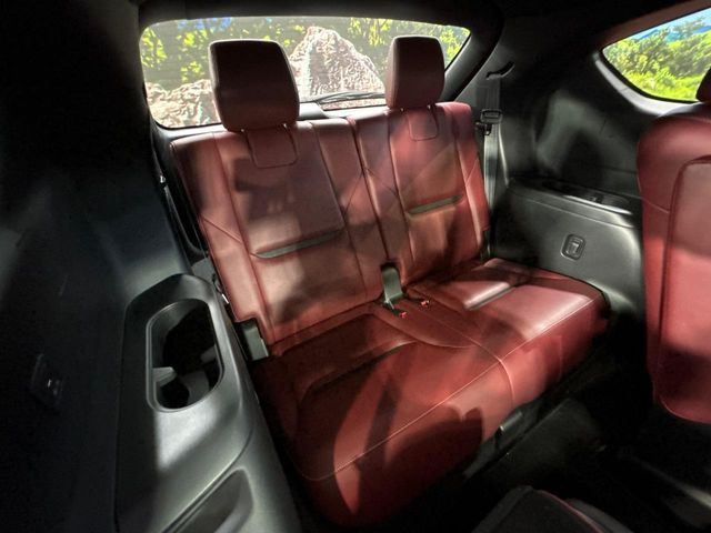 3列目シートはもちろん状態良好☆大人でもゆったりと座って頂けますので、大人数でのお出かけもラクラクです♪ご家族で、気の知れた仲間で、ドライブに行くのが楽しみですね♪