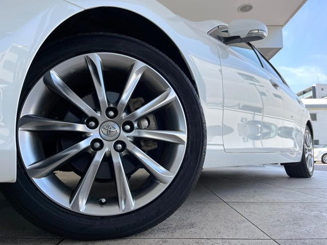 �y����18�C���`�A���~�z�C�[���z�O�ςɃ}�b�`���������A���~�z�C�[���𑕒����Ă���܂��B�e��ЊO�A���~�z�C�[����A�X�^�b�h���X�^�C�����戵�����Ă���܂��B���񂲑��k����������