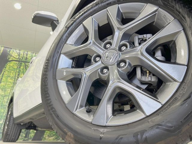 �y����18�C���`�A���~�z�C�[���z�O�ςɃ}�b�`���������A���~�z�C�[���𑕒����Ă���܂��B�e��ЊO�A���~�z�C�[����A�X�^�b�h���X�^�C�����戵�����Ă���܂��B���񂲑��k����������