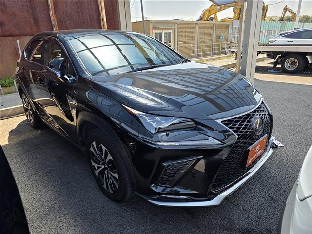 NX（レクサス）300 Fスポーツ 4WD　禁煙車 パノラマルーフ 中古車画像