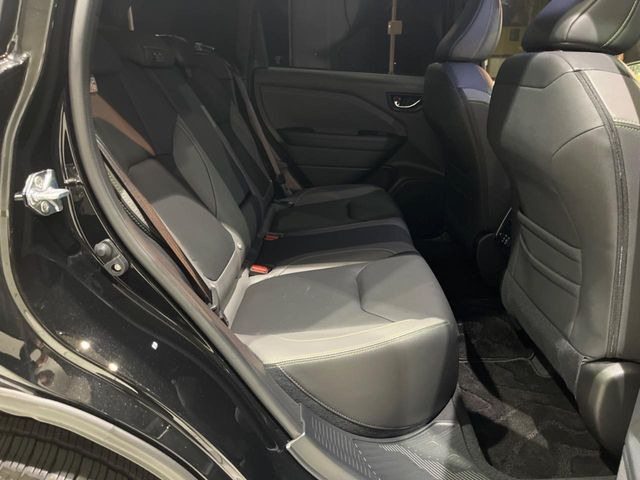 後部座席も気になるようなキズ・汚れやへたり等、大きなダメージはなく、良好な状態です。