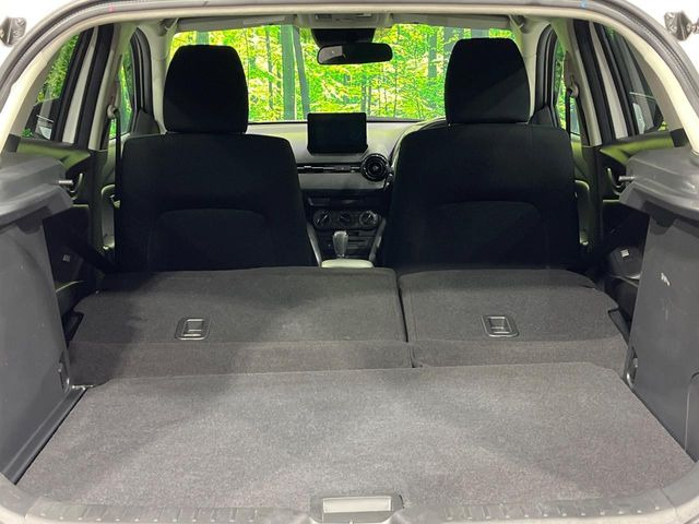 ���i�̂���������ʋ΁A���}���ɏ\���ȉ׎��X�y�[�X���m�ۂ��Ă���܂��B�Z�J���h�V�[�g��|���ƁA�傫�ȉו��̐ύڂ��\�ł���