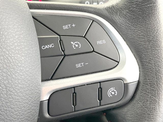 ���I�[�g�N���[�Y�R���g���[��:�������H�⎩���Ԑ�p���H���ɂāA�葬���q���\�ƂȂ�֗��ȋ@�\�ł��B�������ړ��̍ۂł����ɂ����֗��ɂ��g�����������܂���