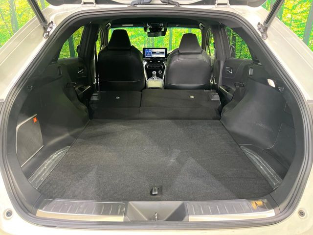 ���i�̂���������ʋ΁A���}���ɏ\���ȉ׎��X�y�[�X���m�ۂ��Ă���܂��B�Z�J���h�V�[�g��|���ƁA�傫�ȉו��̐ύڂ��\�ł���