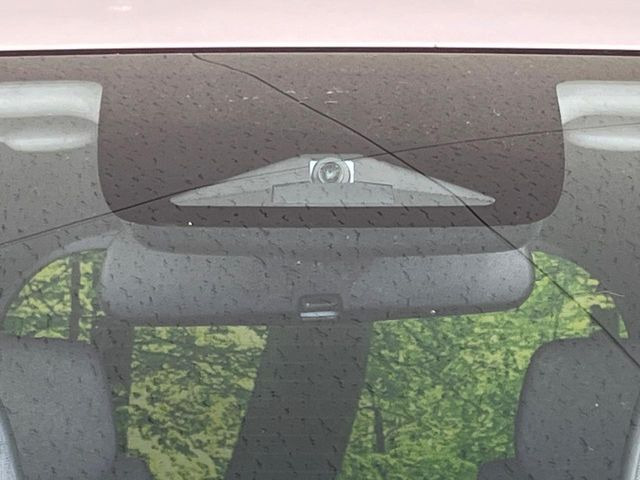 �y�z���_�Z���V���O�z���s���ɑO���̎ԗ�����F�����A�Փ˂������Ȏ��͌x��ƃu���[�L�ŏՓˉ���Ɣ�Q�y�����A�V�X�g�B�����S�Ƀh���C�u�����y���݂��������܂��B