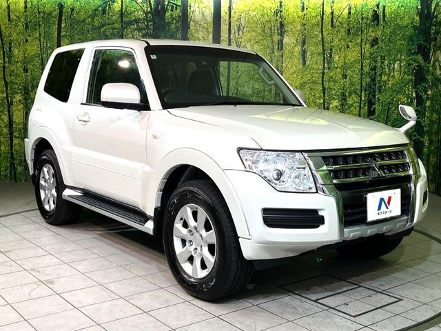 高透明度のガラス皮膜で撥水はもちろん、上質なツヤ・光沢を実現。紫外線や酸性雨から大切な愛車を保護し、色あせ・劣化を防止。「弾スプラッシュコート」、「弾プリミッサコート」からお選びいただけます。