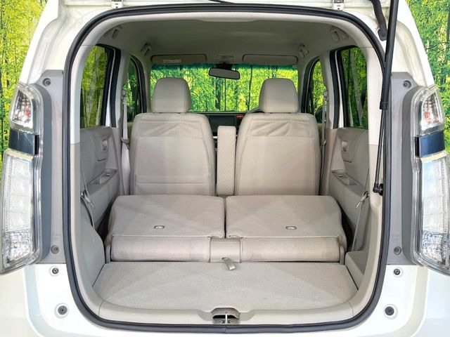 ���i�̂���������ʋ΁A���}���ɏ\���ȉ׎��X�y�[�X���m�ۂ��Ă���܂��B�Z�J���h�V�[�g��|���ƁA�傫�ȉו��̐ύڂ��\�ł���