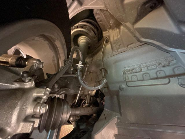 お車を安心してお乗りいただく為には、足回りの定期点検が欠かせません。サービスサポート(有償保証)では無料点検もご提供しており、安心のカーライフをお過ごしいただけるサポート体制が整っています。