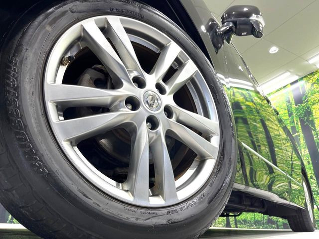 �y����18�C���`�A���~�z�C�[���z�O�ςɃ}�b�`���������A���~�z�C�[���𑕒����Ă���܂��B�e��ЊO�A���~�z�C�[����A�X�^�b�h���X�^�C�����戵�����Ă���܂��B���񂲑��k����������