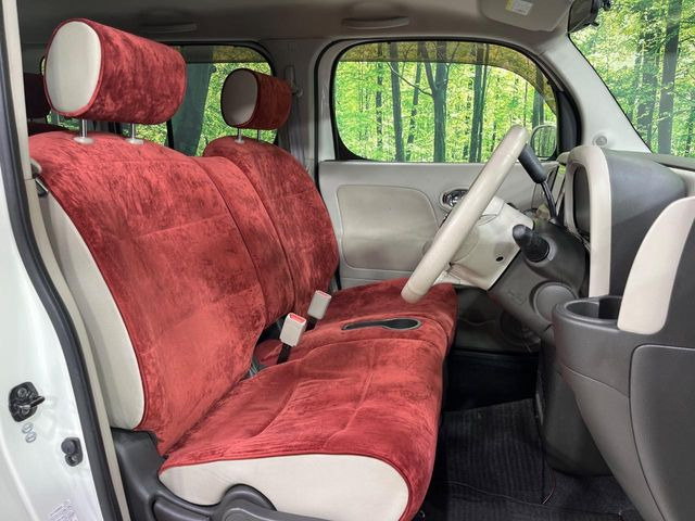 運転席シート廻りは使用感も少なく、良好な状態となっています。丁寧に使われていたことがよくわかりますね。