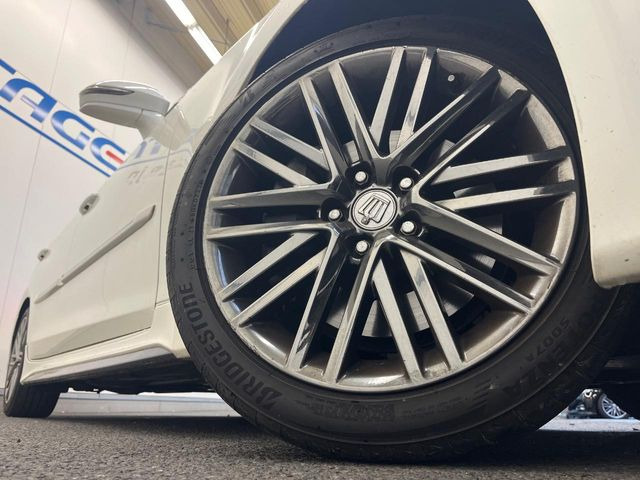 �y����18�C���`�A���~�z�C�[���z�O�ςɃ}�b�`���������A���~�z�C�[���𑕒����Ă���܂��B�e��ЊO�A���~�z�C�[����A�X�^�b�h���X�^�C�����戵�����Ă���܂��B���񂲑��k����������