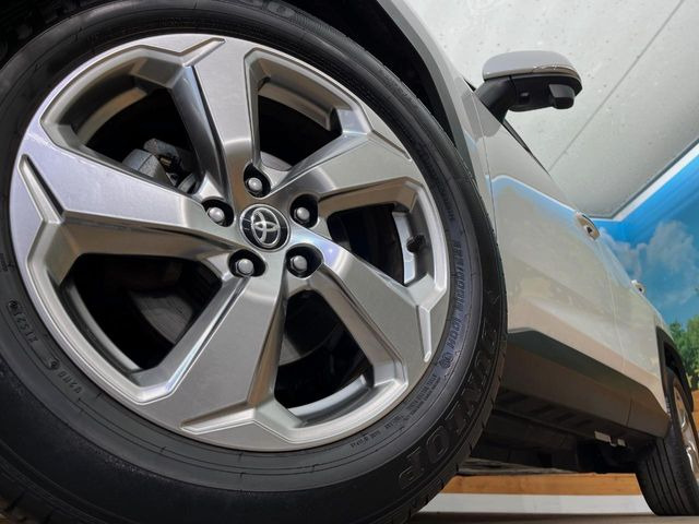 �y����18�C���`�A���~�z�C�[���z�O�ςɃ}�b�`���������A���~�z�C�[���𑕒����Ă���܂��B�e��ЊO�A���~�z�C�[����A�X�^�b�h���X�^�C�����戵�����Ă���܂��B���񂲑��k����������