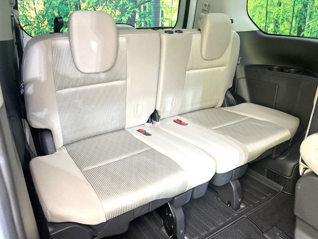 3列目シートはもちろん状態良好☆大人でもゆったりと座って頂けますので、大人数でのお出かけもラクラクです♪ご家族で、気の知れた仲間で、ドライブに行くのが楽しみですね♪