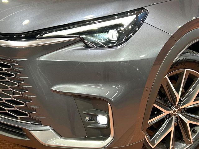 �yLED�w�b�h���C�g�z���V����ԑ��s�����ǍD�Ȏ��E���m�ۂ����S���ĉ^�]�ł��鍂�P�xLED�w�b�h���C�g�𑕔�!�_�����x�������A����d�͂��}�����Ă��܂��B