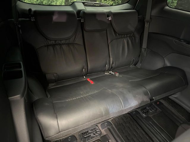 3列目シートはもちろん状態良好☆大人でもゆったりと座って頂けますので、大人数でのお出かけもラクラクです♪ご家族で、気の知れた仲間で、ドライブに行くのが楽しみですね♪