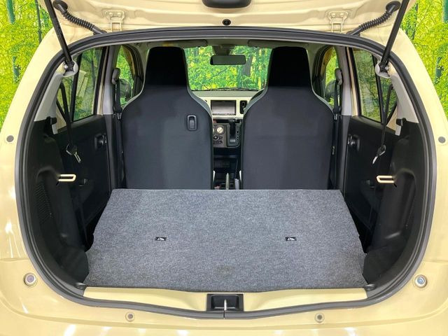 ���i�̂���������ʋ΁A���}���ɏ\���ȉ׎��X�y�[�X���m�ۂ��Ă���܂��B�Z�J���h�V�[�g��|���ƁA�傫�ȉו��̐ύڂ��\�ł���