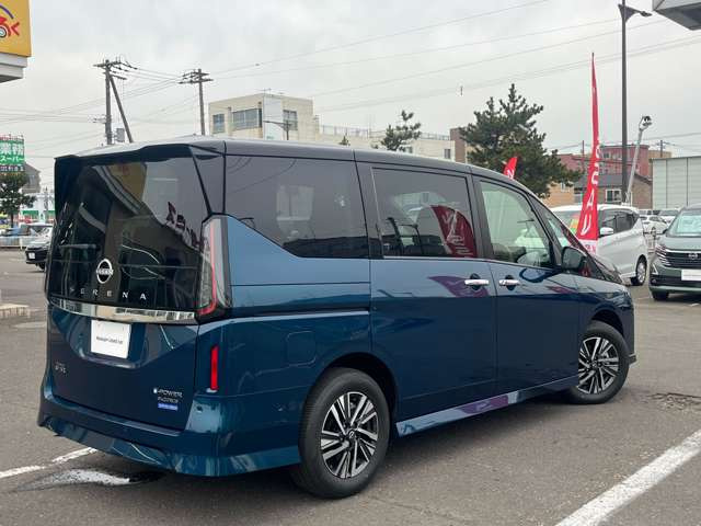 セレナ1.4 e-4ORCE ハイウェイスターV 4WD