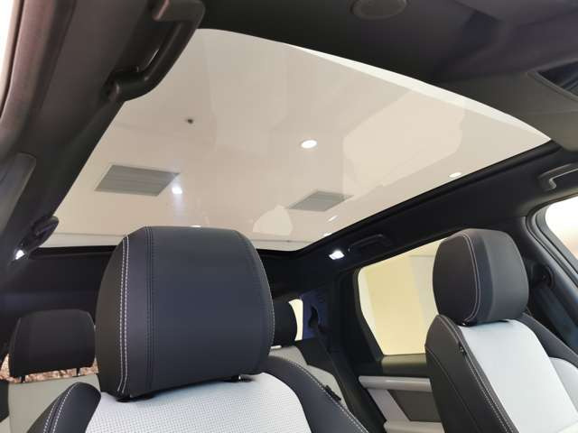 ディスカバリースポーツダイナミック SE 2.0L P250 5+2シート 4WD