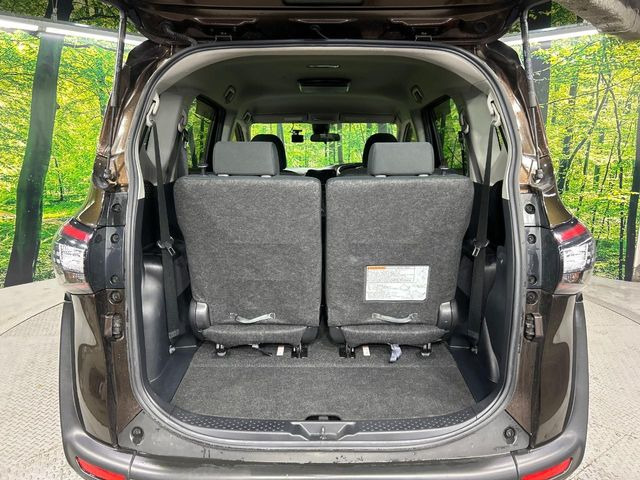 ���i�̂���������ʋ΁A���}���ɏ\���ȉ׎��X�y�[�X���m�ۂ��Ă���܂��B�Z�J���h�V�[�g��|���ƁA�傫�ȉו��̐ύڂ��\�ł���