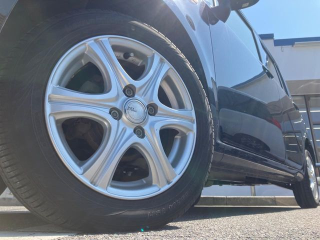 �y14�C���`�A���~�z�C�[���z�O�ςɃ}�b�`�����A���~�z�C�[���𑕒����Ă���܂��B�e��A���~�z�C�[����A�X�^�b�h���X�^�C�����戵�����Ă���܂��B���񂲑��k����������