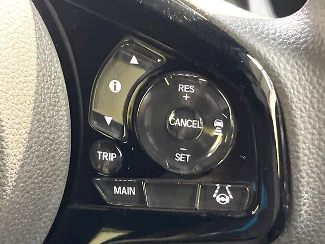 【アダプティブクルーズコントロール】高速道路での長距離走行が楽に!!自動で速度を保つクルーズコントロールが、衝突軽減システムと連携し、前方の車両を感知して車間を保つように速度調節してくれます!!