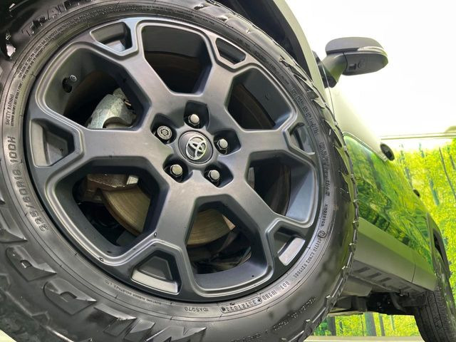 �y�O���[�h��p����18�C���`�A���~�z�C�[���z�f�U�C�����̍��������A���~�z�C�[���𑕒����Ă���܂��B�e��ЊO�A���~�z�C�[����A�X�^�b�h���X�^�C�����戵�����Ă���܂��B���񂲑��k����������