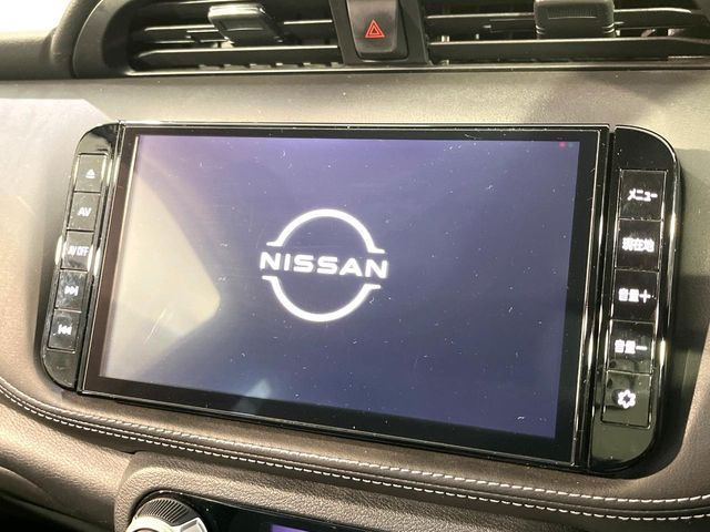 【純正9型ナビ】人気の純正ナビを装備。オーディオ機能も充実しており、Bluetooth接続すればお持ちのスマホやMP3プレイヤーの音楽を再生可能!毎日の運転がさらに楽しくなります!!