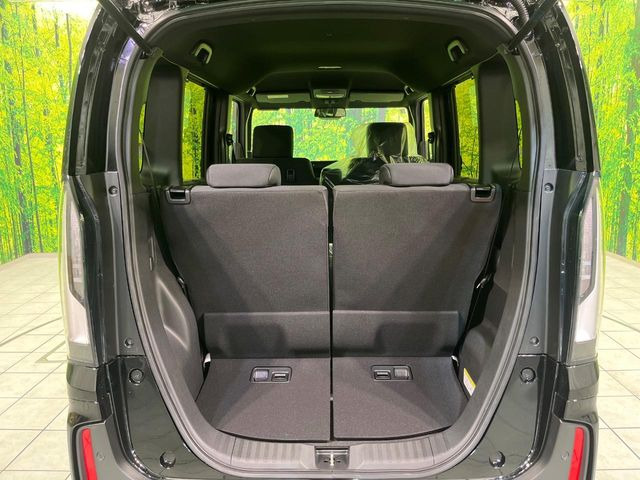 ���i�̂���������ʋ΁A���}���ɏ\���ȉ׎��X�y�[�X���m�ۂ��Ă���܂��B�Z�J���h�V�[�g��|���ƁA�傫�ȉו��̐ύڂ��\�ł���