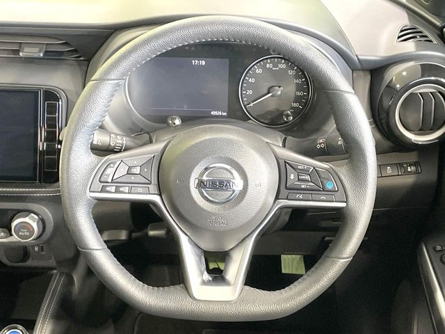 ステアリングも使用感が少なく、きれいな状態となっております♪