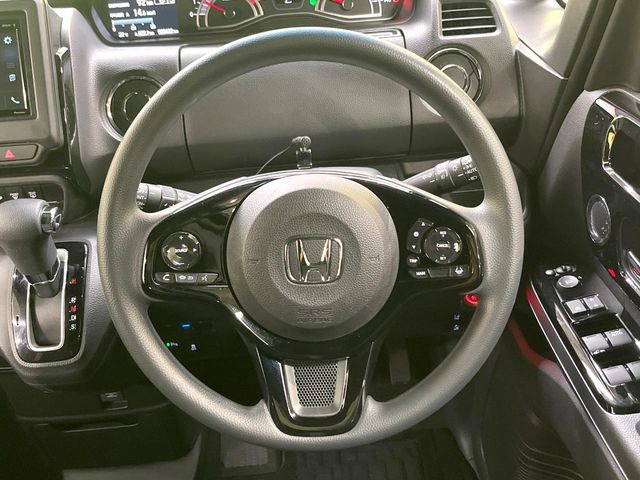 ステアリングも使用感が少なく、きれいな状態となっております♪