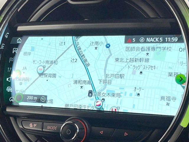 �������i�r:��̊��̂���i�r�́A����������ԓ������o���Ă���܂��BBluetooth�Đ��ȂǃI�[�f�B�I�@�\���[�����Ă���܂��̂ŁA�^�]�����y���߂܂���