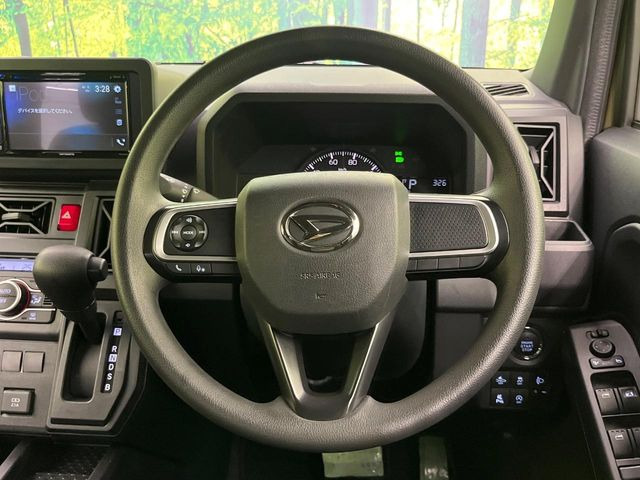 ステアリングも使用感が少なく、きれいな状態となっております♪