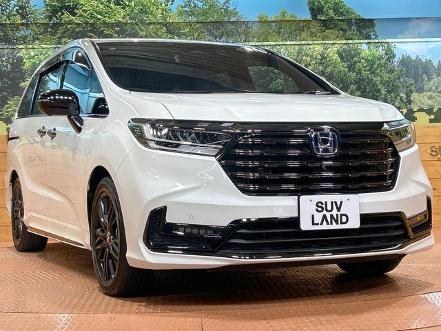 高透明度のガラス皮膜で撥水はもちろん、上質なツヤ・光沢を実現。紫外線や酸性雨から大切な愛車を保護し、色あせ・劣化を防止。「弾スプラッシュコート」、「弾プリミッサコート」からお選びいただけます。