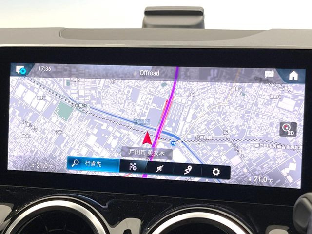 �������i�r:��̊��̂���i�r�́A����������ԓ������o���Ă���܂��BBluetooth�Đ��ȂǃI�[�f�B�I�@�\���[�����Ă���܂��̂ŁA�^�]�����y���߂܂���