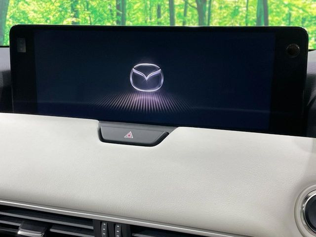 �y12.3�C���`�}�c�_�R�l�N�g�z�ԓ��̕��͋C�Ƀ}�b�`������^�f�B�X�v���C�B�X�}�z�ڑ��ł̃i�r�g�p��Bluetooth�Đ����A�l�X�ȋ@�\���y���߂܂��B�����I�ȃ_�C�������삪�\�ŁA�g��������ǍD�ł��B