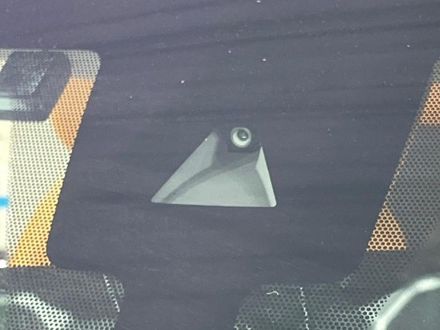 �y�G�}�[�W�F���V�[�u���[�L�z���s���ɑO���̎ԗ�����F�����A�Փ˂������Ȏ��͌x��ƃu���[�L�ŏՓˉ���Ɣ�Q�y�����A�V�X�g�B�����S�Ƀh���C�u�����y���݂��������܂��B