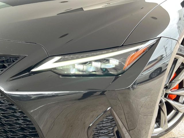 【三眼LEDヘッドライト】スタイリッシュな見た目の三眼LEDヘッドライトを装備♪スタイルだけでなく、夜間の走行も視界良好で安心してお乗りいただけます。