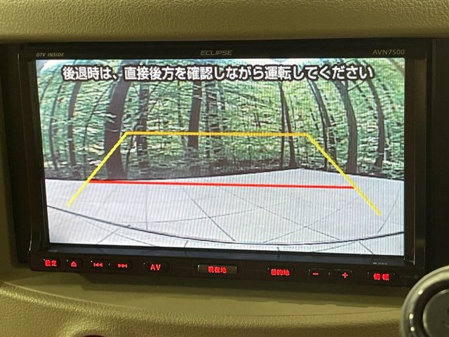 【バックカメラ】駐車時に後方がリアルタイム映像で確認できます。大型商業施設や立体駐車場での駐車時や、夜間のバック時に大活躍!運転スキルに関わらず、今や必須となった装備のひとつです!