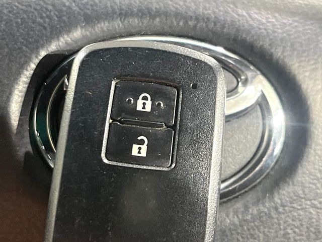 �y�X�}�[�g�L�[�z�J�o����|�P�b�g�ɓ��ꂽ�܂܂ł��h�A�̎{���E�������\�ȃX�}�[�g�L�[�𑕔��B�G���W���̃I���E�I�t�����J�M�����o���K�v����������Ƃ��Ă��֗��ł���