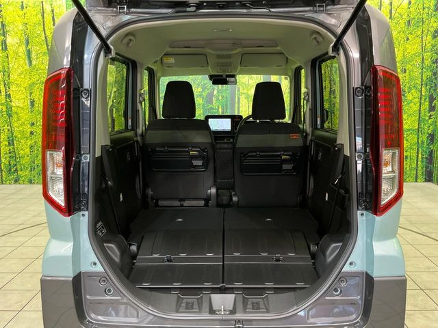 普段のお買い物や通勤、送迎等に十分な荷室スペースを確保しております。セカンドシートを倒すと、大きな荷物の積載も可能です♪