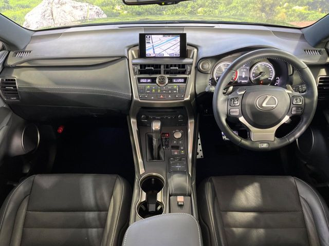 NX200t Fスポーツ