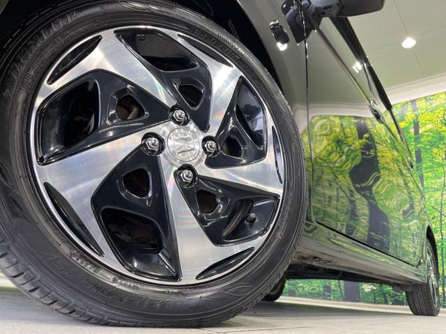 �y����15�C���`�A���~�z�C�[���z�O�ςɃ}�b�`���������A���~�z�C�[���𑕒����Ă���܂��B�e��ЊO�A���~�z�C�[����A�X�^�b�h���X�^�C�����戵�����Ă���܂��B���񂲑��k����������