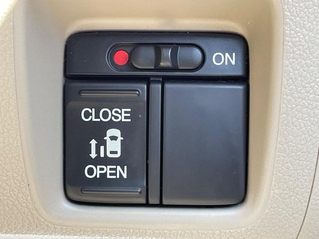 �y�p���[�X���C�h�h�A�z�X�}�[�g�L�[��^�]�Ȃ̃X�C�b�`�ŃX���C�h�h�A�̊J���\���d��������͂����ăh�A���J����K�v�������A���������q�l�ł��A�d���ו��������Ă��鎞�����N�ɊJ���߂ł��܂���