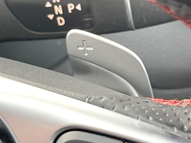 ●ステアリングパドルシフト:クイックなシフト操作が可能!レスポンスが高く、あなたのギア変速にしっかりとついてきてくれます!お車と一体となれる装備です。