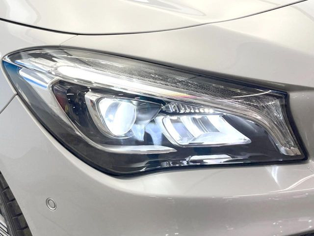 ●LEDヘッドライト:夜間走行時も良好な視界を確保し安心して運転できる高輝度LEDヘッドライトを装備!点灯速度が早く、消費電力も抑えられています。