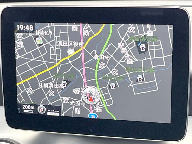 ●純正ナビ:一体感のあるナビは、高級感ある車内を演出してくれます。オーディオ機能も充実しておりますので、運転もより楽しめます♪