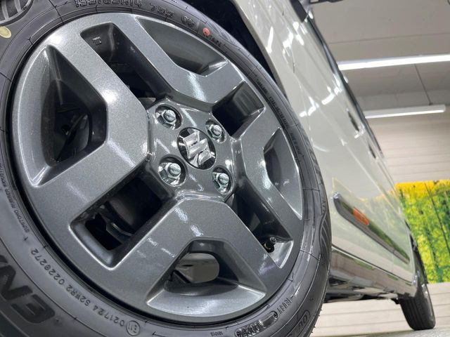 �y�����A���~�z�C�[���z�O�ςɃ}�b�`���������A���~�z�C�[���𑕒����Ă���܂��B�e��ЊO�A���~�z�C�[����A�X�^�b�h���X�^�C�����戵�����Ă���܂��B���񂲑��k����������