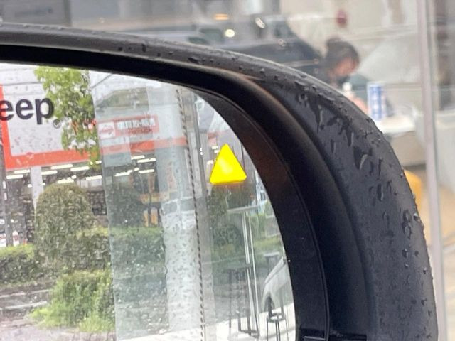 ���u���C���h�A�V�X�g�Z���T�[:���p����̎Ԃ����m���A�h���C�o�[���Ԑ��ύX���s���ۂɁA�x�����Ƌ��ɒ��ӂ𑣂��Ă������S�x���@�\�ł�!