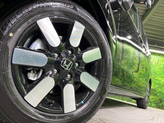 �y����15�C���`�A���~�z�C�[���z�O�ςɃ}�b�`���������A���~�z�C�[���𑕒����Ă���܂��B�e��ЊO�A���~�z�C�[����A�X�^�b�h���X�^�C�����戵�����Ă���܂��B���񂲑��k����������