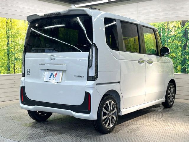 ��D�]�𒸂��Ă���܂��{�f�B�̒e�X�v���b�V���R�[�g���D�]��t���B�ʏ�̃K���X�R�[�g�ƈقȂ�A�ϋv�N��6�N�̖��@���K���X�R�[�e�B���O���A�{�f�B���L���C�ȏ�Ԃɕۂ��Ă���܂��B